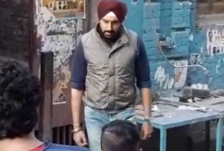 Amitabh Bachchan Sick in Jodhpur, Abhishek Bachchan Seen in Turbon in Amritsar