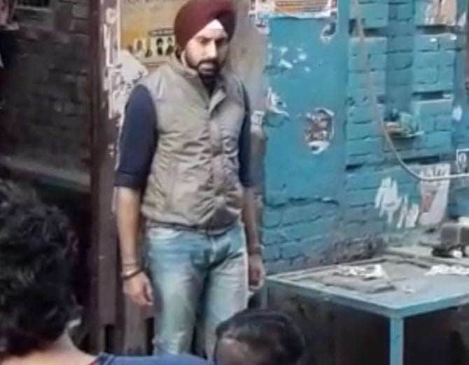 Amitabh Bachchan Sick in Jodhpur, Abhishek Bachchan Seen in Turbon in Amritsar
