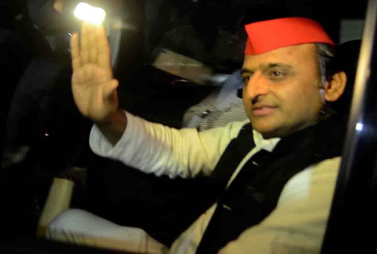 akhilesh yadav meets mayawati