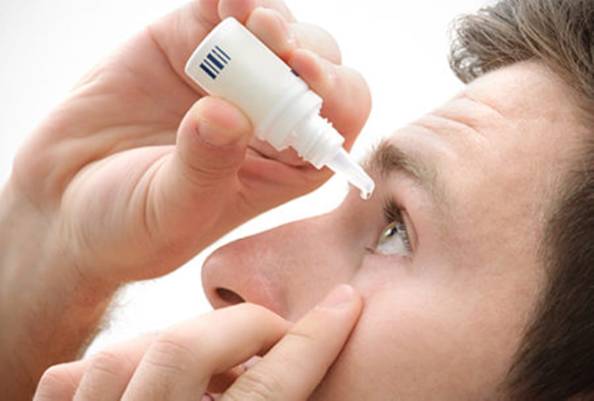 alcohol can lower the risk of developing cataracts, study says