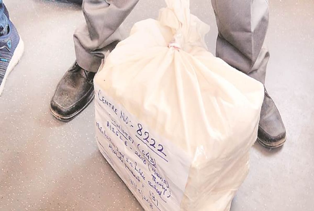 Board exam answer sheets transported in Metro