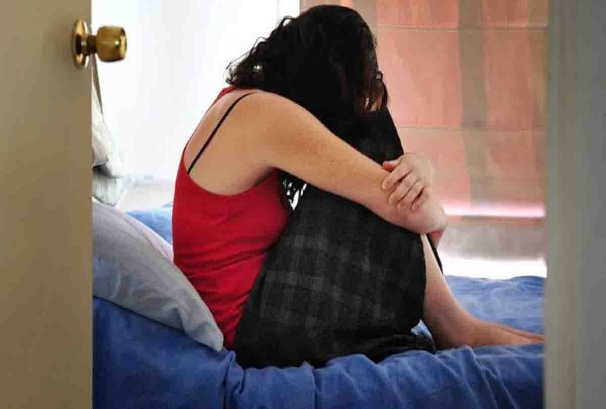 sixteen year old girl raped in Farrukhabad