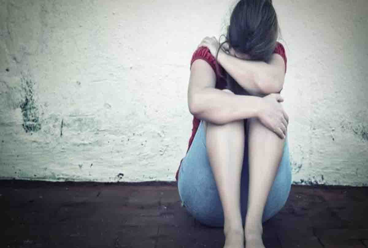 sixteen year old girl raped in Farrukhabad
