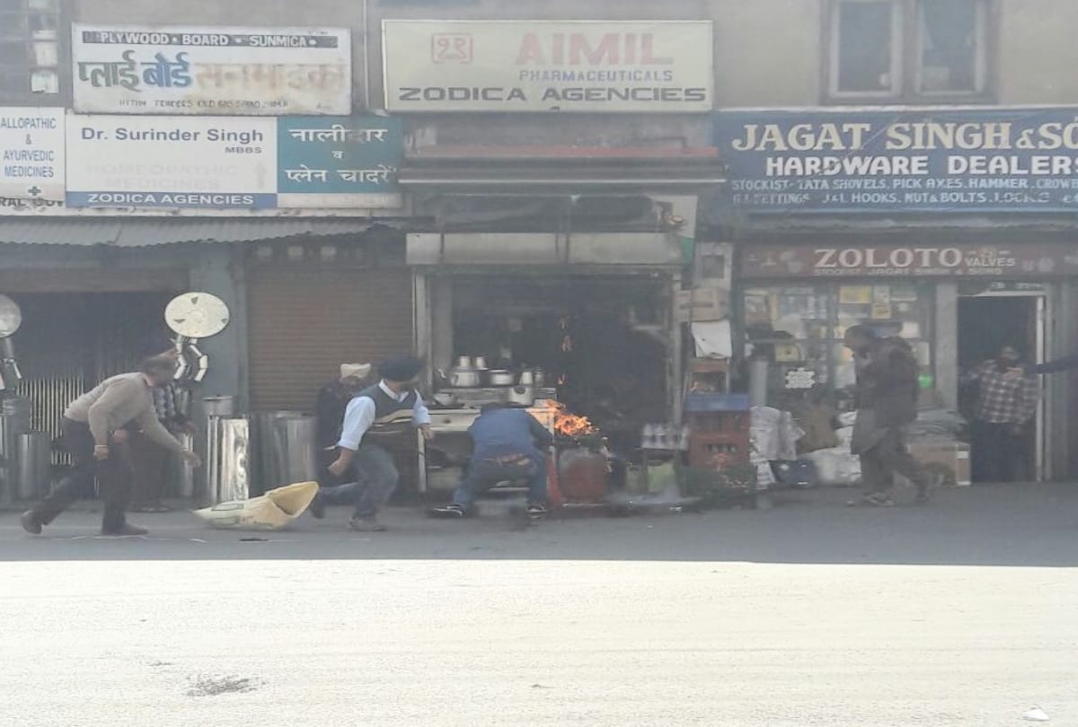  tea stall on fire at local bus stop at shimla