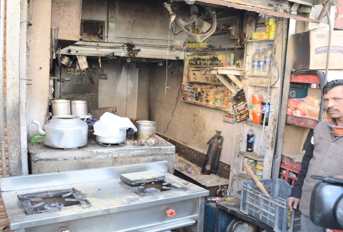  tea stall on fire at local bus stop at shimla