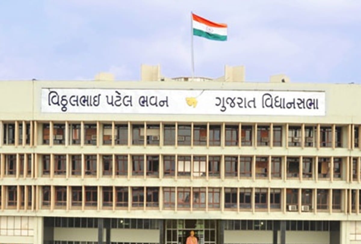Two Cong MLAs take off shirts during protest outside Guj Assembly; BJP demands action