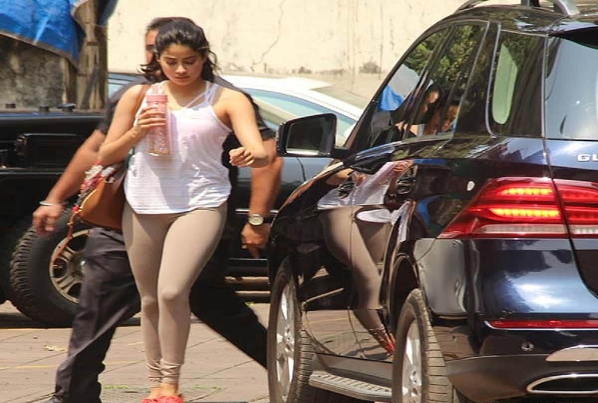sridevi's daughter janhvi kapoor gym photo viral on social media 