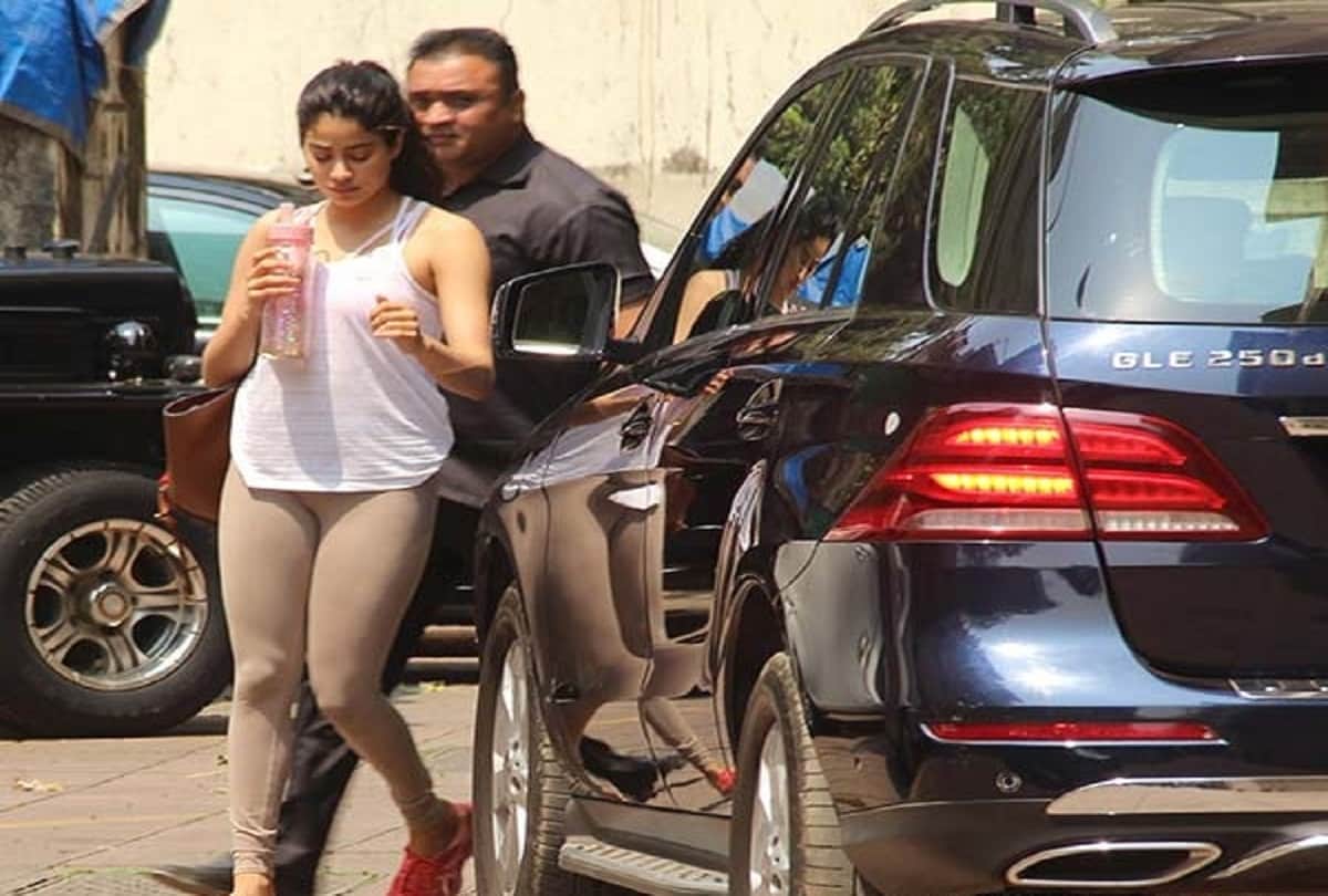 sridevi's daughter janhvi kapoor gym photo viral on social media 
