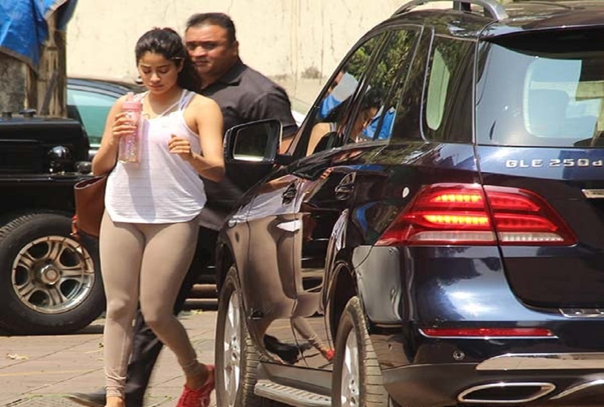 sridevi's daughter janhvi kapoor gym photo viral on social media 