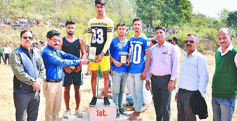 अतुल और निवेदिता चुने गए बेस्ट एथलीट