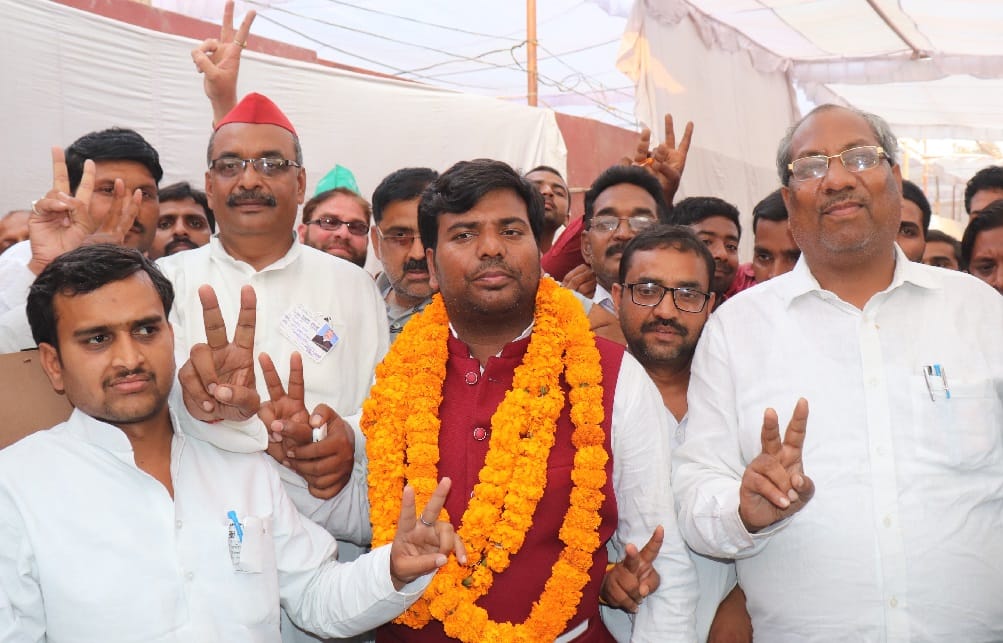 29 साल बाद गोरखपुर में ढहा भगवा का किला