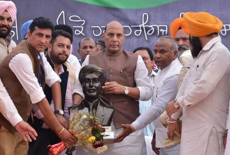 Home Minister Rajnath Singh Visited Golden Temple Amritsar