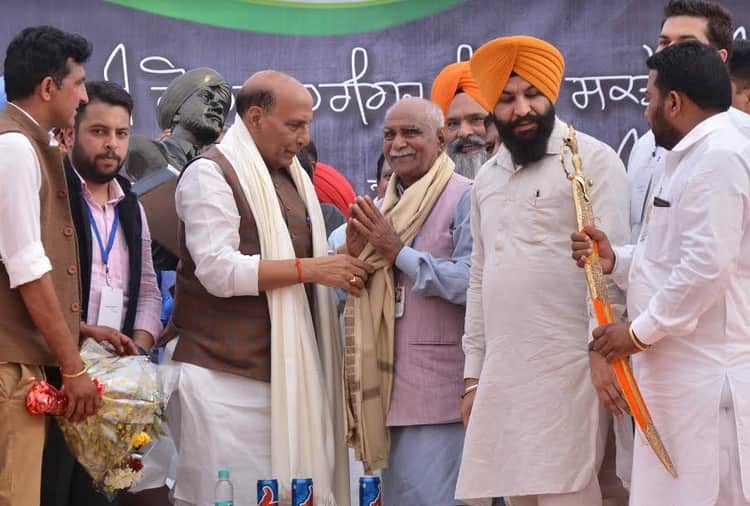 Home Minister Rajnath Singh Visited Golden Temple Amritsar