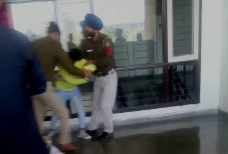 Rape Accused Beaten up by Rape Survivor in Chandigarh Court