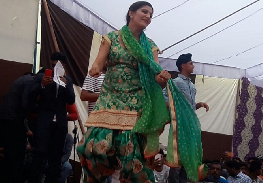 sapna chaudhary dance program in bazpur uttarakhand