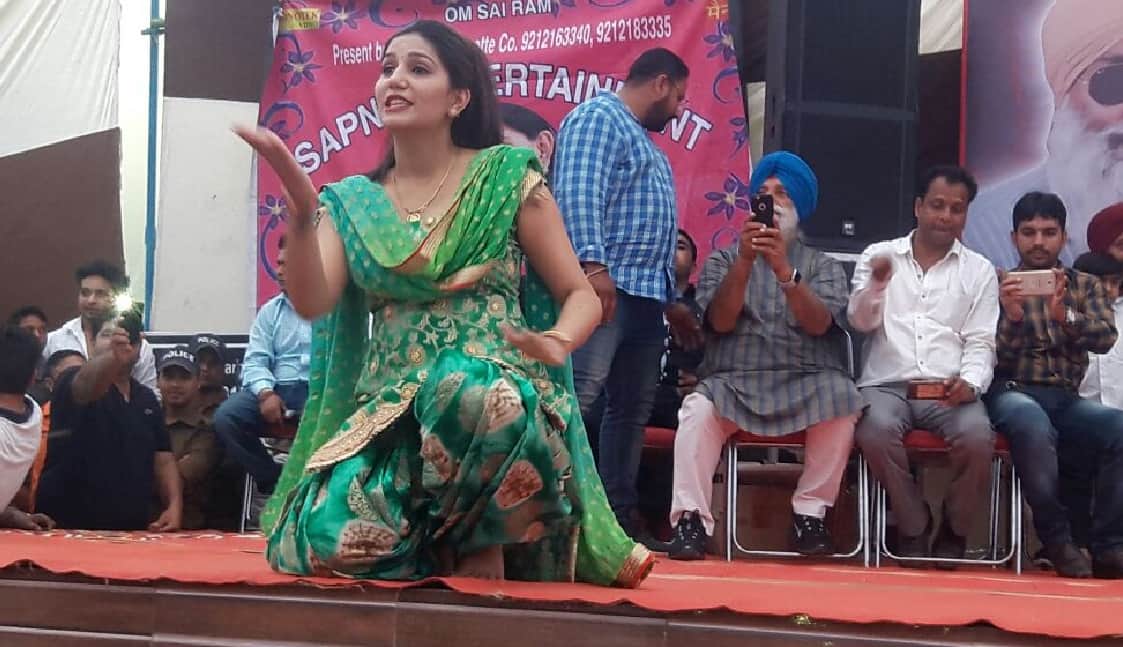 5 times when sapna choudhary run from mid of the performance