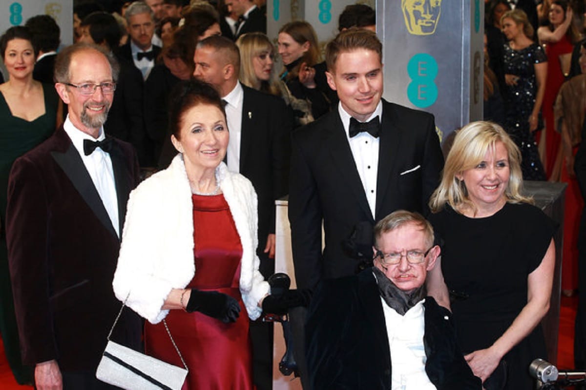 discovery of the universe to the black hole by scientist stephen hawking