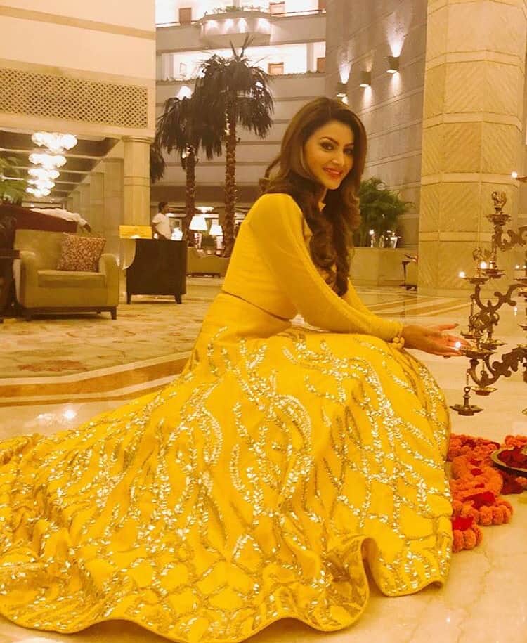 urvashi rautela in marriage of her sister 