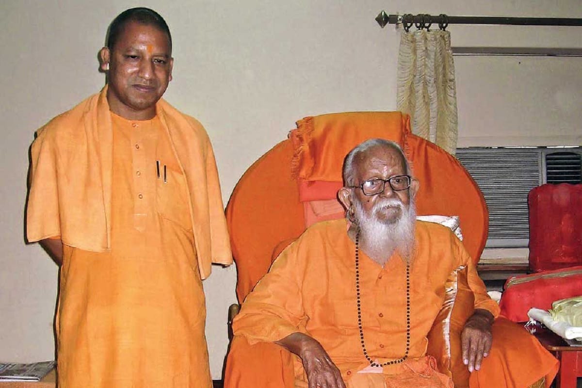after 26th years samajwadi party is leading gorakhpur loksabha seat 