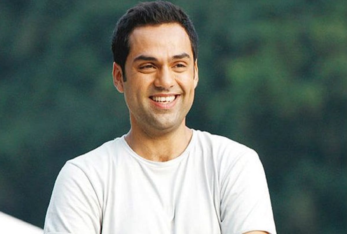 Abhay Deol recreats the Oscar 2022 incident between Will Smith and Chris Rock, shared video