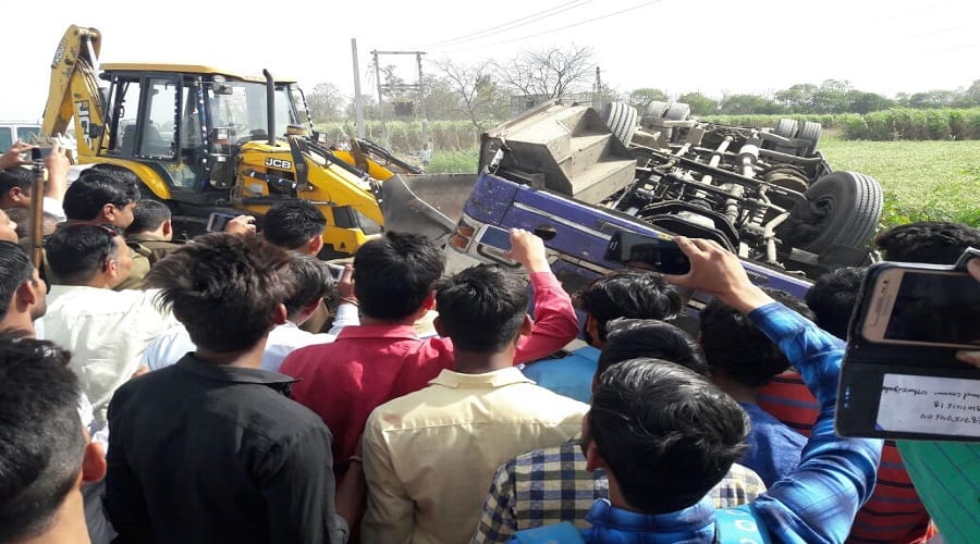 Big accident in Meerut, roadways bus reversed, 15 passengers injured