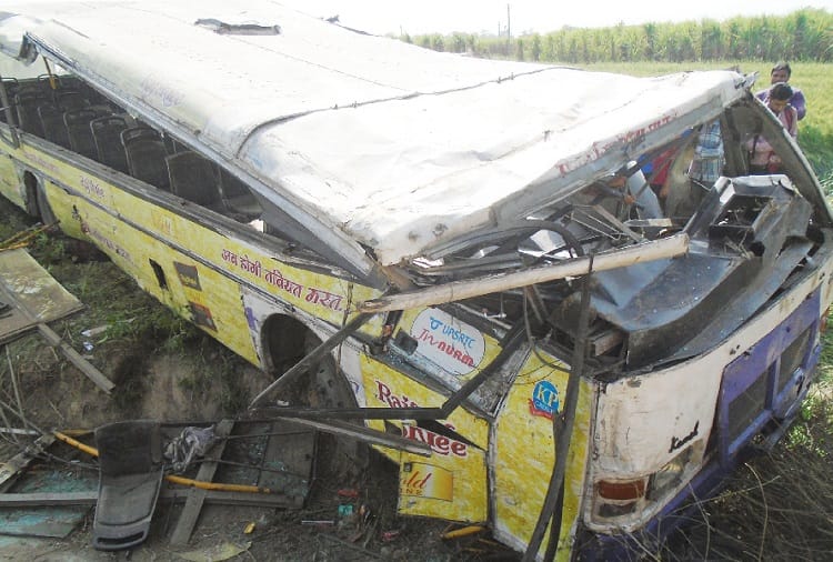 Meerut Bus Accident, two death, 24 injured