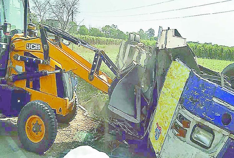 Meerut Bus Accident, two death, 24 injured