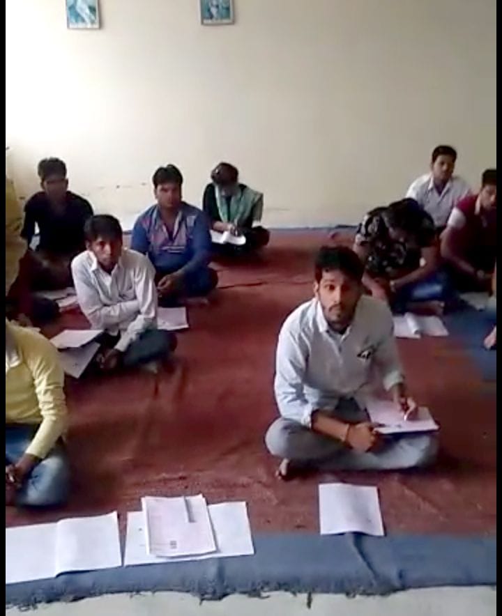 agra cheating at the examination center on the strength of the weapon