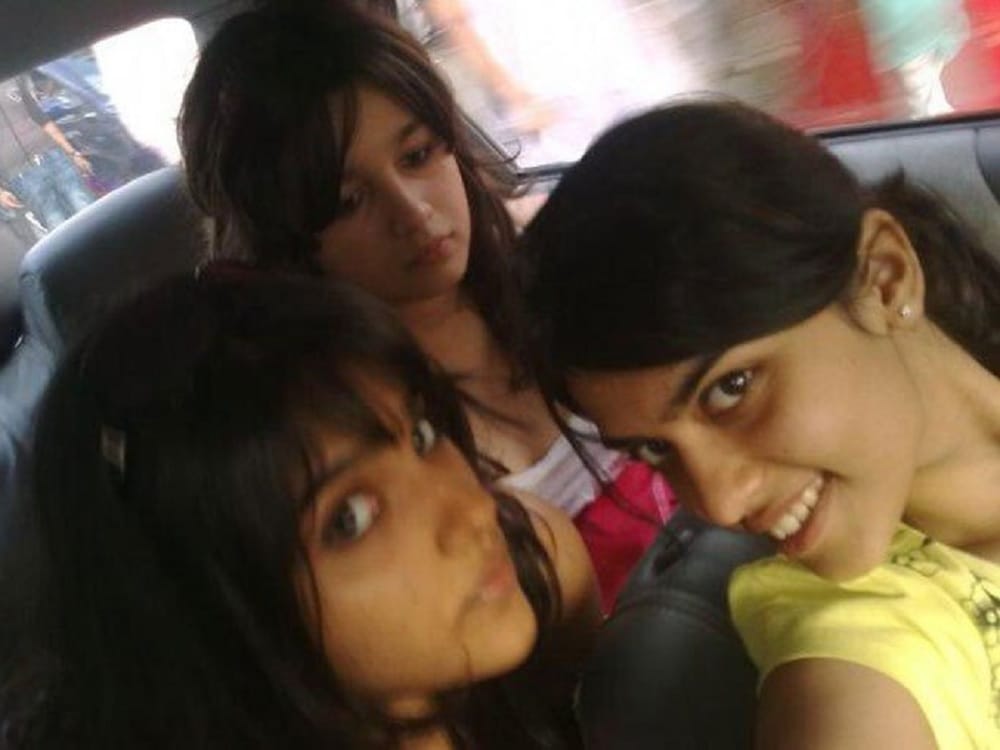 Kalank actress Alia Bhatt and Sonakshi Sinha childhood and teen age photo