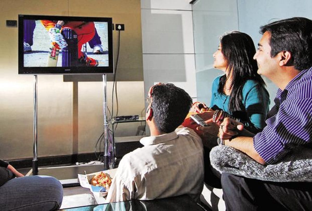 jio gigatv people will get 600 hd channels for 3 months and without payment