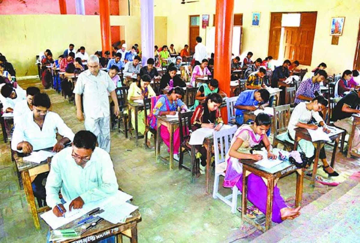 A boy Stopped to enter in examination hall just beacuse of his small hight