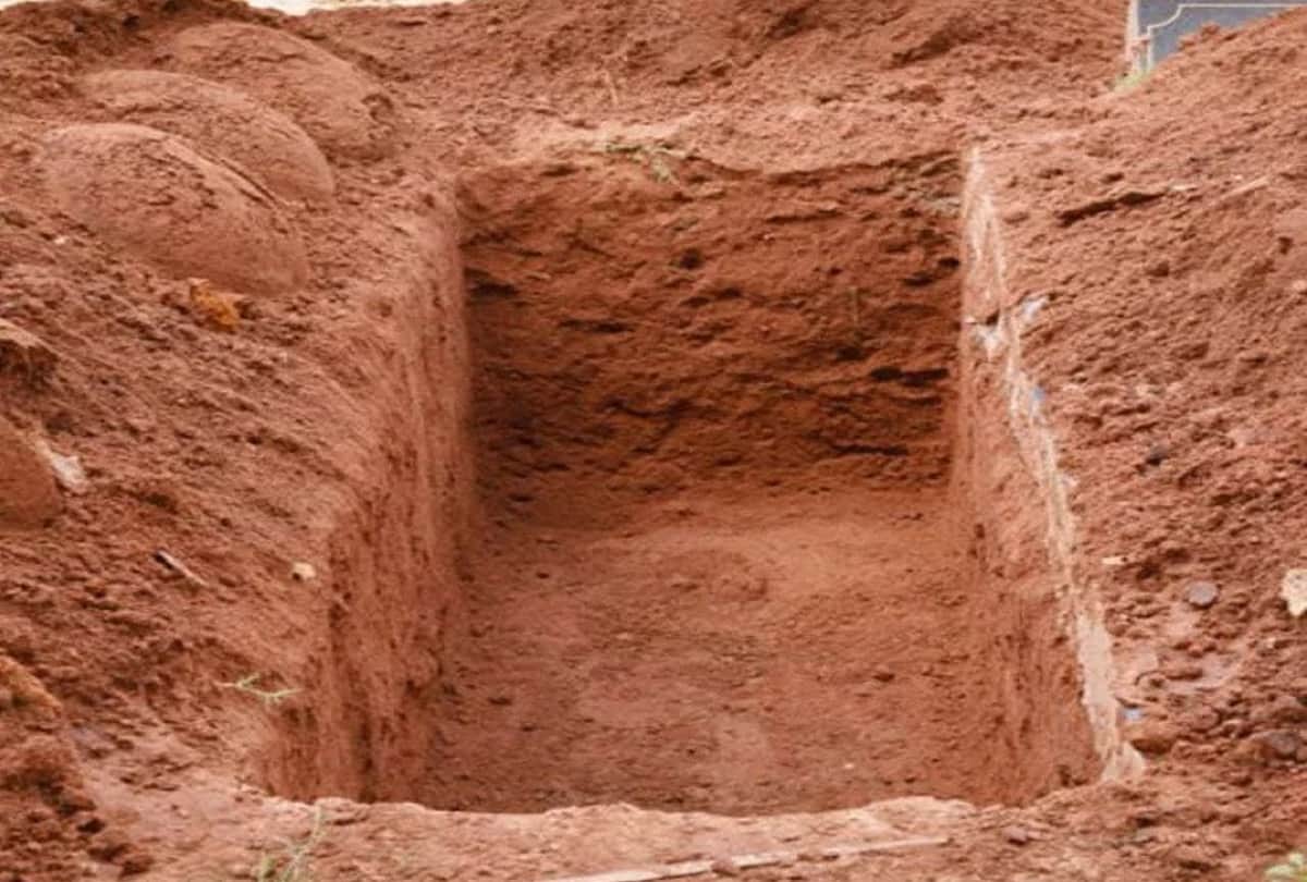 why are corpses taken out of tombs in Indonesia every 3 years manene festival