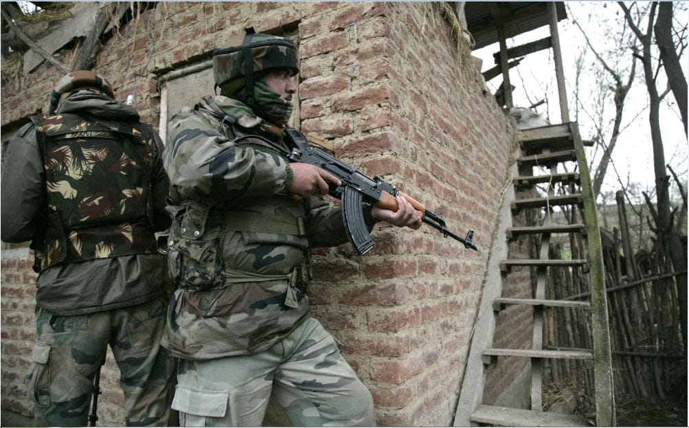 Gunfight broke out between forces and militants in khonmoh