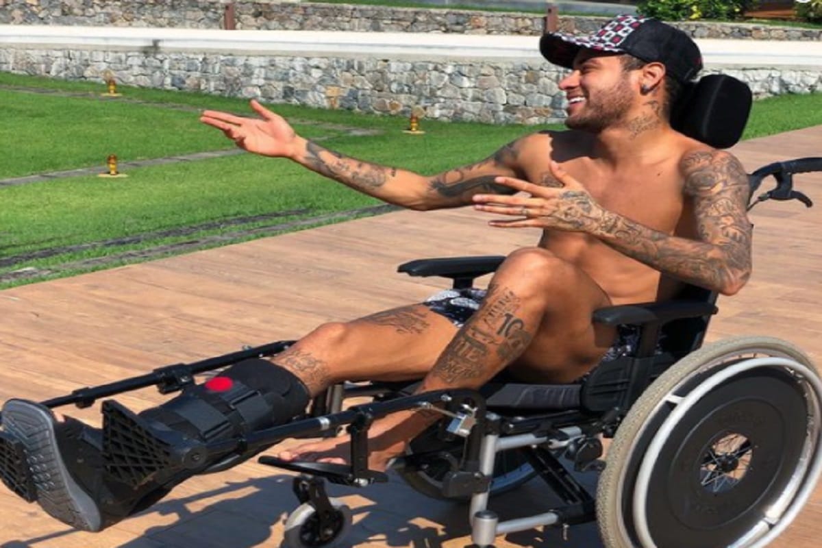 neymar troll on social media after tribute to stephen hawking