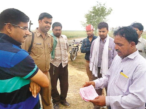 from Potato businessman looted four lakhs