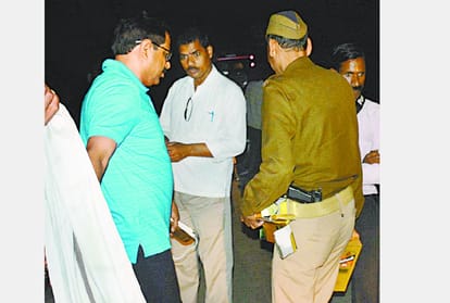police team found a bulk of wine bottles in a house of sitapur.