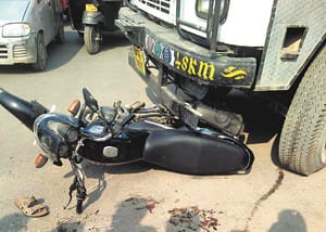 truck accident in pratapgarh