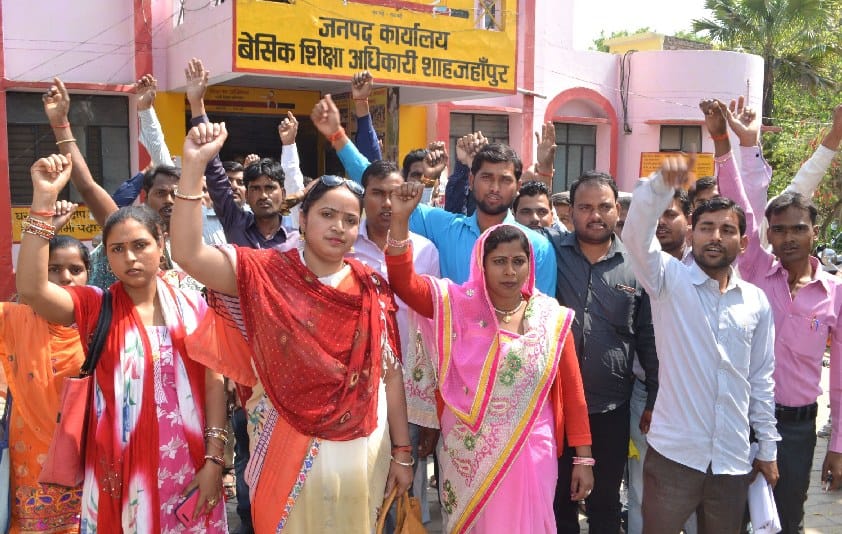 BSa office gherao over salary issue