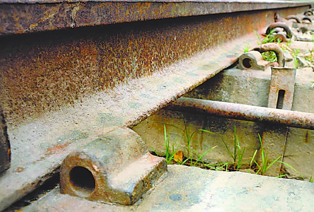 clips of railway track found removed in barabanki.
