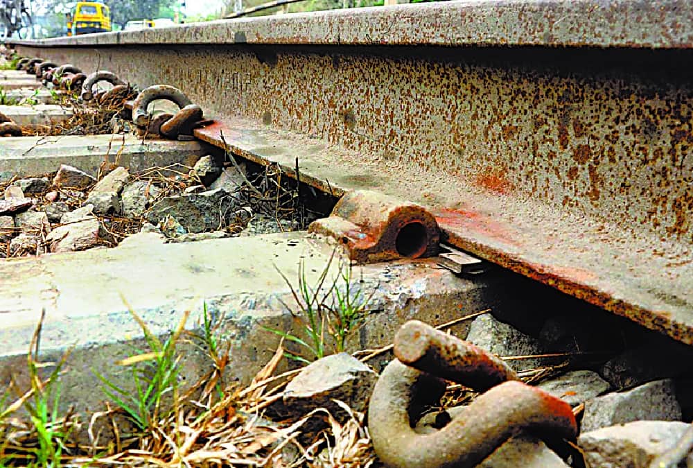 clips of railway track found removed in barabanki.