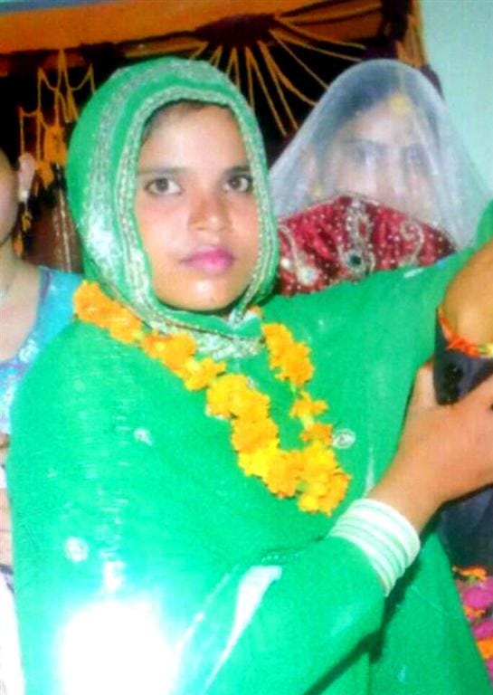 50 thousand rupees looted by the couple, Shooted women