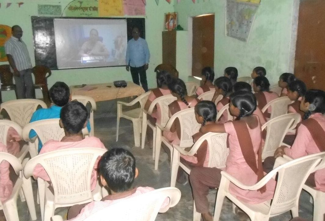 Digital classes begin in Junior high school Jahanaganj