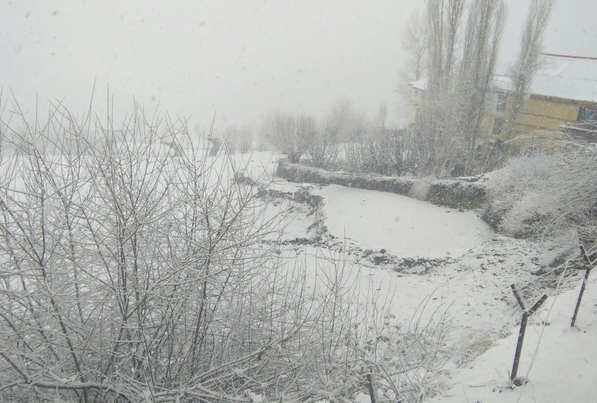 Fresh Snowfall in Lahaul Spiti Rohtang pass Himachal Pradesh