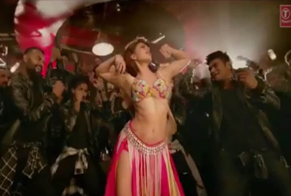 baaghi 2 song ek do teen teaser released jacqueline fernandez looks hot