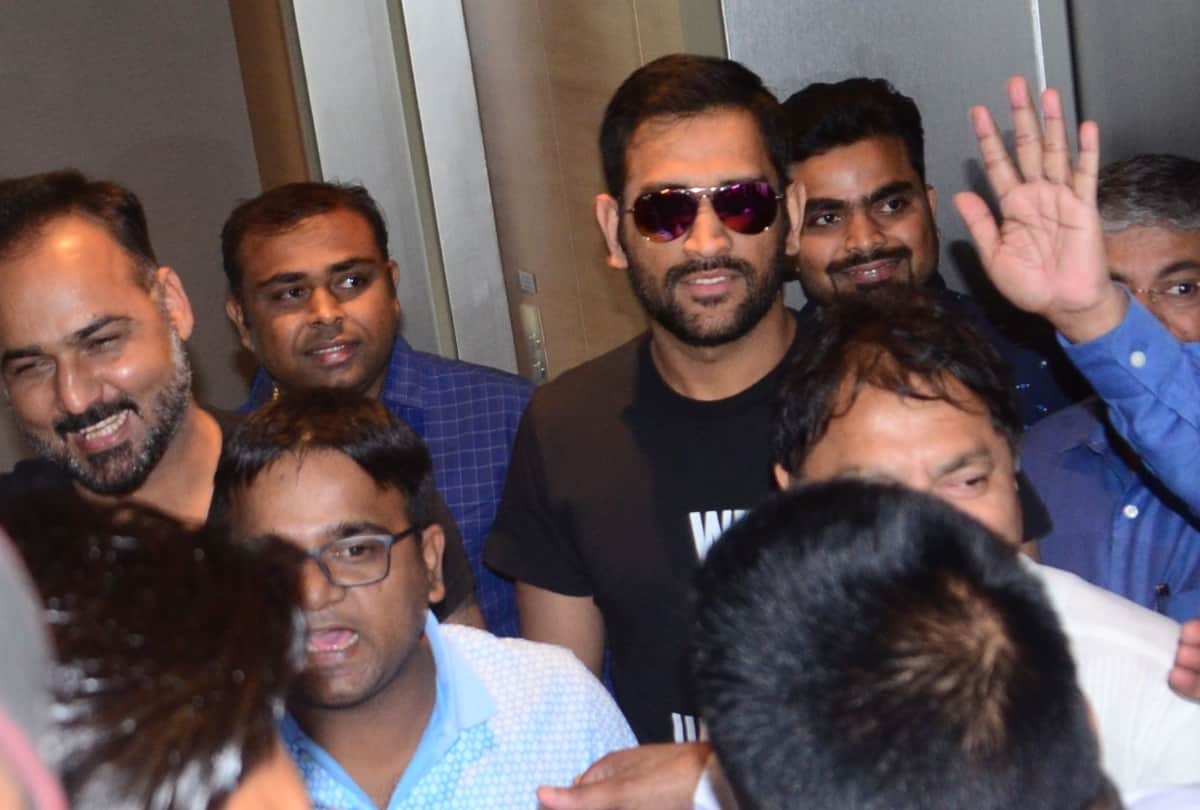 mahendra Singh dhoni inaugurated a sports academy in lucknow 