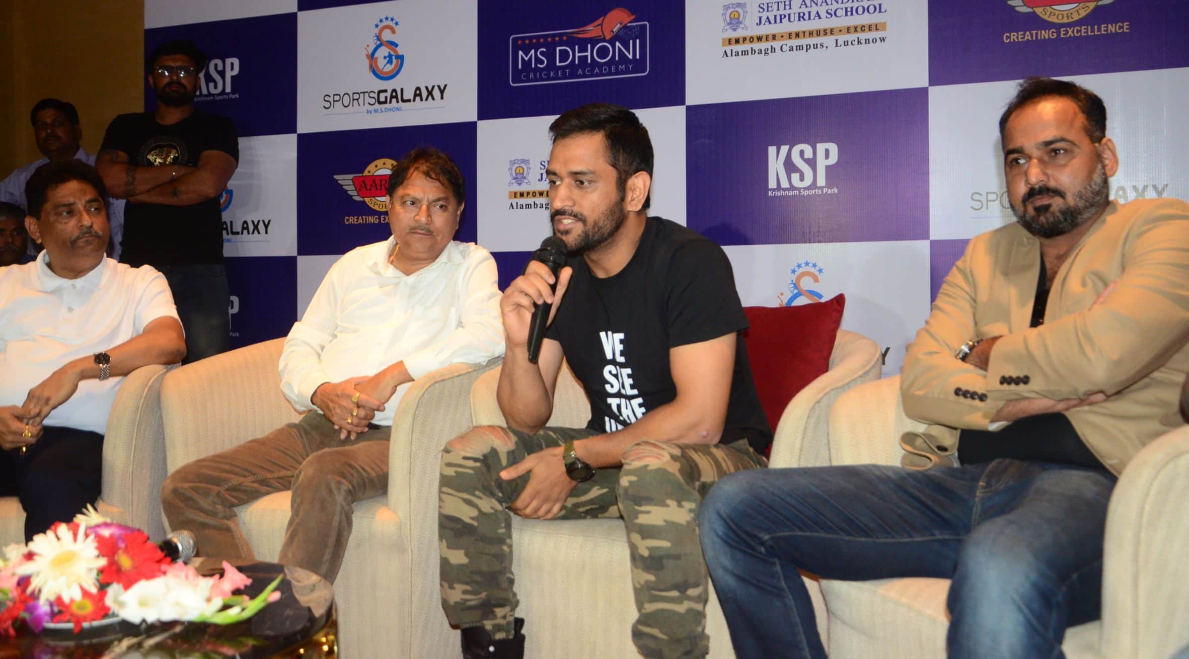 mahendra Singh dhoni inaugurated a sports academy in lucknow 