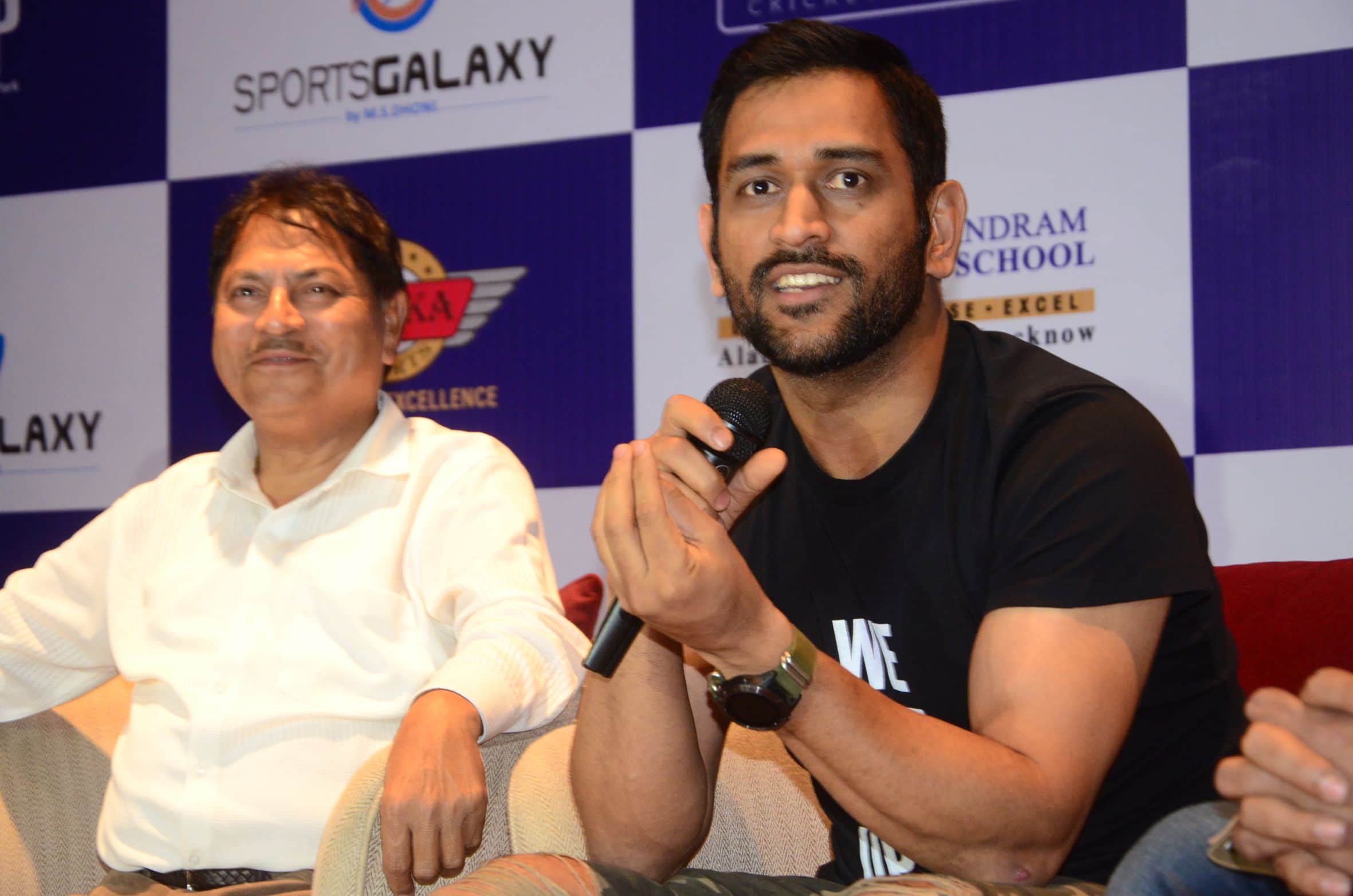 mahendra Singh dhoni inaugurated a sports academy in lucknow 