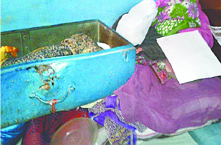 Thieves in Chamoli village