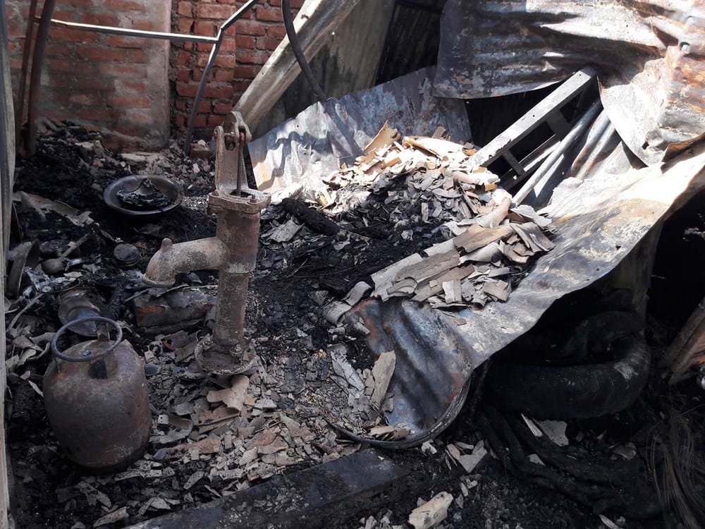 4 shops burnt
