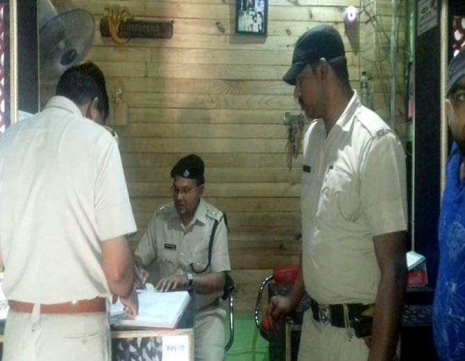 crpf soldier try to kill girl friend and commits suicide in hotel room in rohtakambala cantt